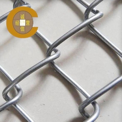 Verde PVC revestido Chain Link Fence Anti-ferrugem Soldado de aço ferro malha de fio
