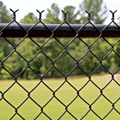Sistema de vedação tecida com fio de liga galvanizado para segurança do perímetro