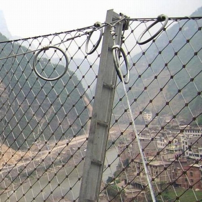 Galvanizado 4 mm fio 10 * 5m rede de rede redonda de barragem de rocha